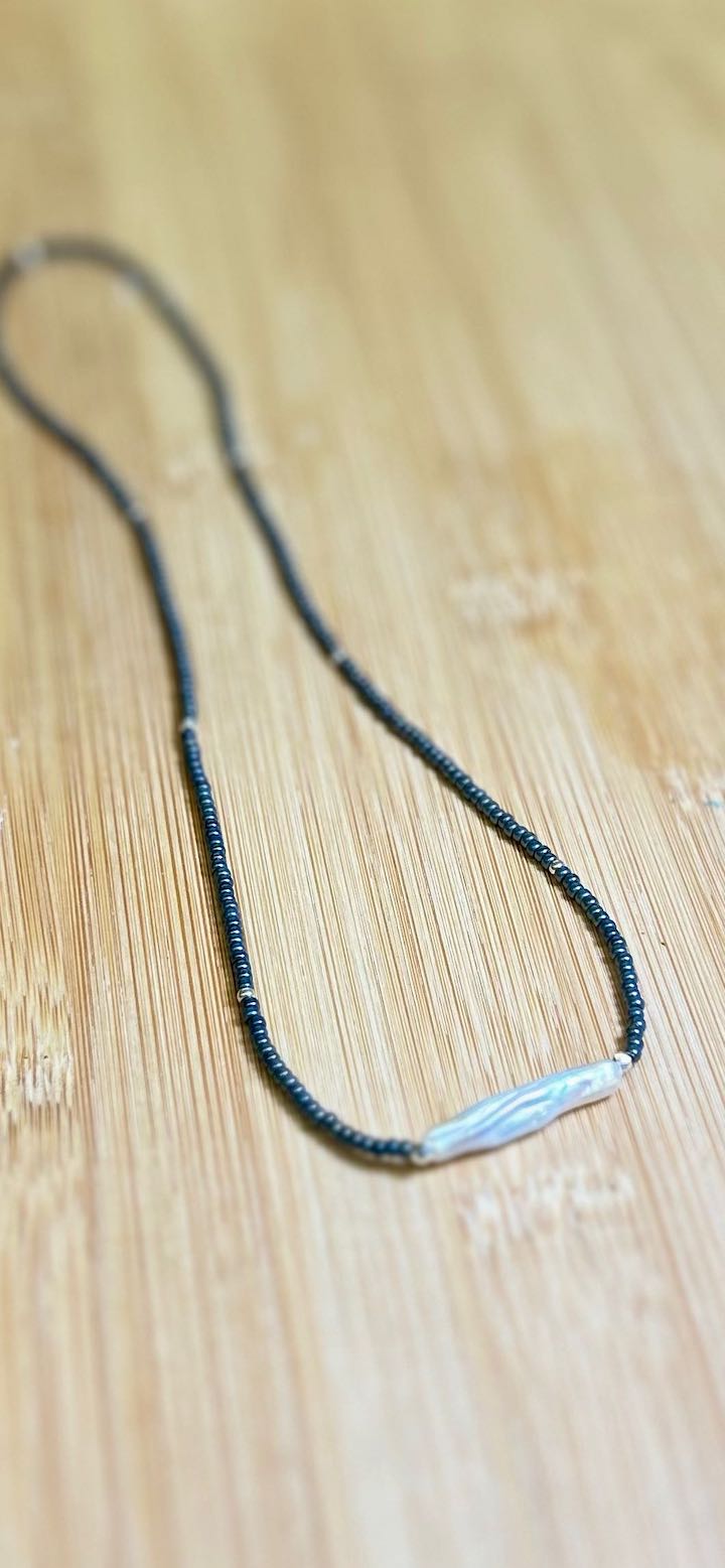 Stretchy Steel Gray Seed Bead & Freshwater Pearl Bar Necklace