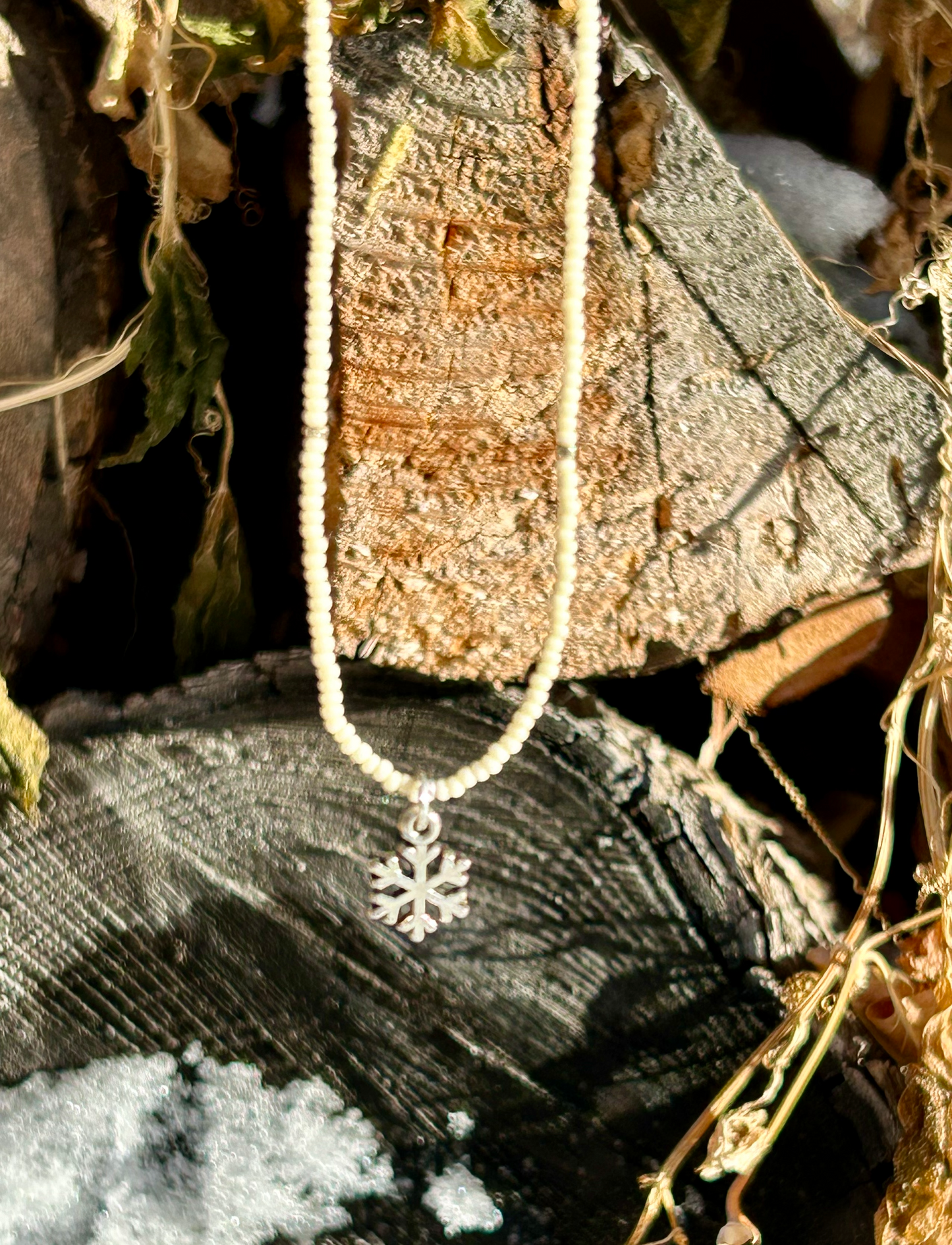 Creamy White Snowflake Stretchy Seed Bead Necklace