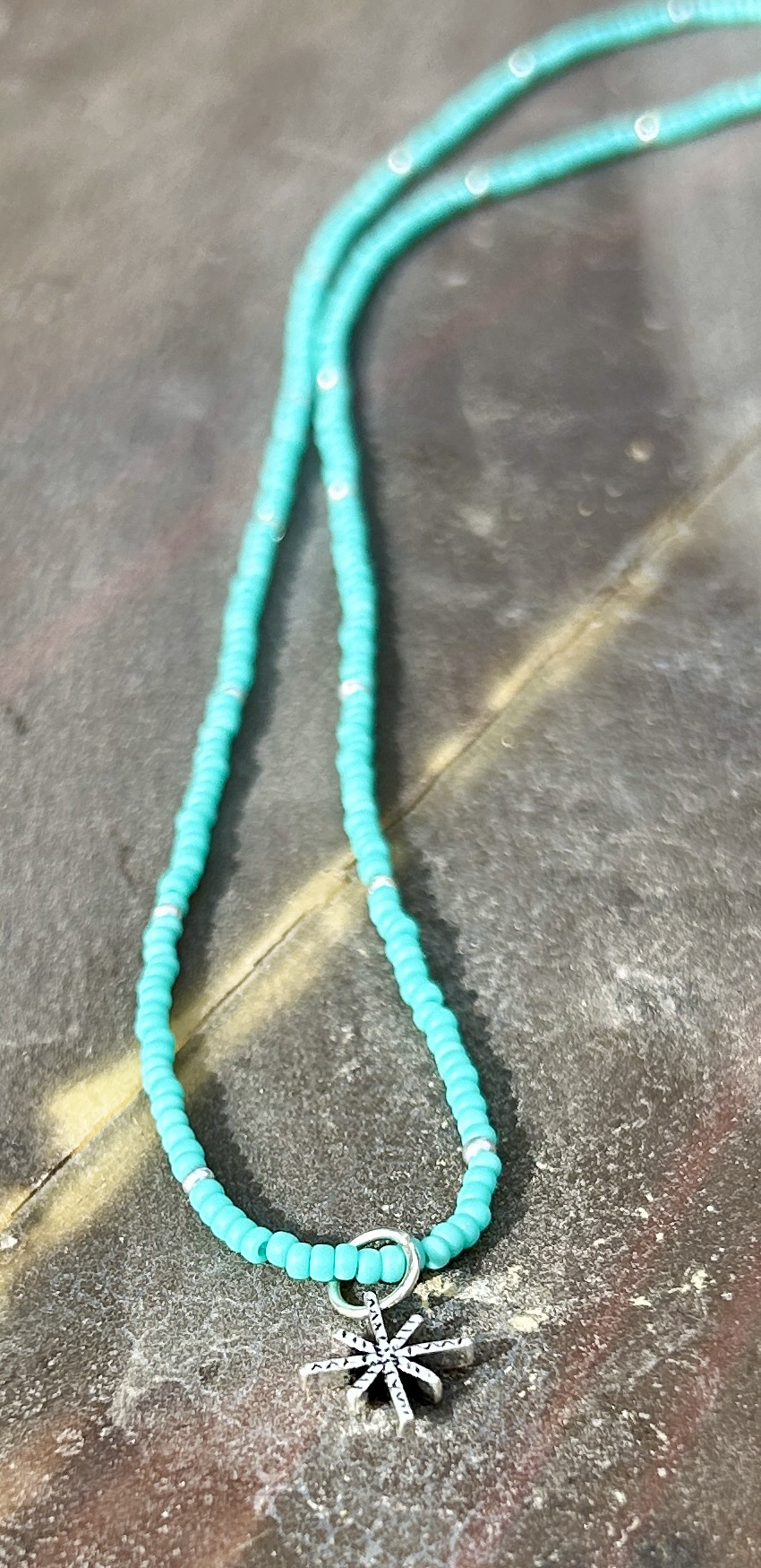 Silver Starburst Bling Turquoise Stretchy Seed Bead Necklace