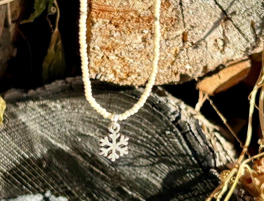 Creamy White Snowflake Stretchy Seed Bead Necklace