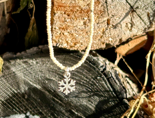 Creamy White Snowflake Stretchy Seed Bead Necklace