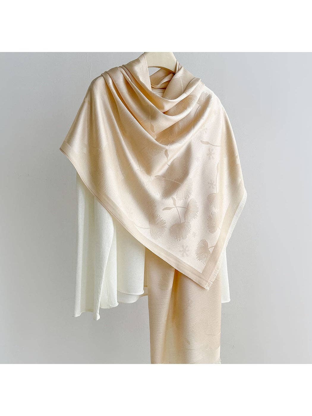 Scarvii - Elegant Dandelion Print Summer Wrap Scarf: Navy