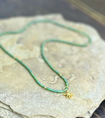 Green Rainbow & Gold or Silver Starburst Bling Stretchy Seed Bead Pendant Necklace