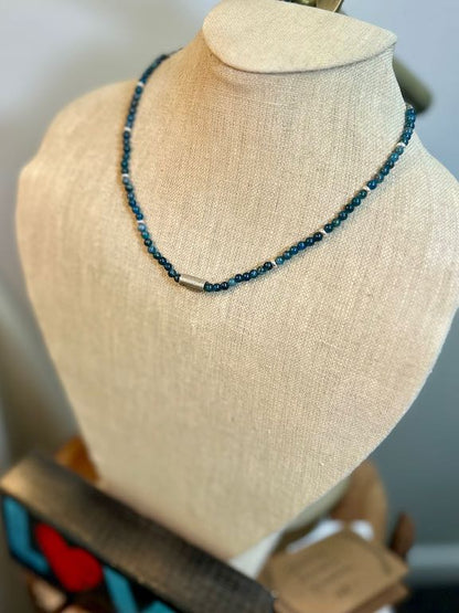 Smooth Apatite Stretchy Boho Necklace with Silver-Plated Bar Pendant – Healing Gemstone Jewelry