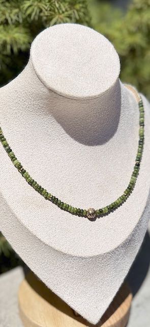 Olivine Jasper Gemstone Stretchy Necklace – Boho Jewelry with Western Gold Floral Pendant