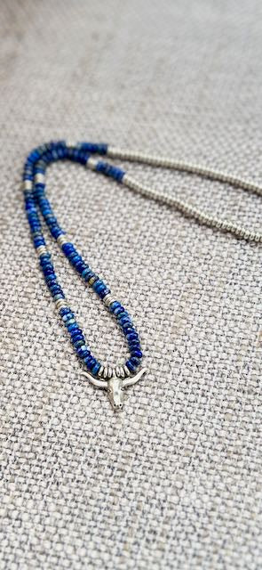 Lapis Lazuli Gemstone Stretchy Necklace – Boho Jewelry with Gold or Silver Steer Skull Pendant