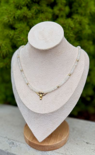 White Jade Gemstone Stretchy Necklace – Boho Jewelry with Gold or Silver Steer Skull Pendant