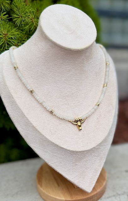 White Jade Gemstone Stretchy Necklace – Boho Jewelry with Gold or Silver Steer Skull Pendant