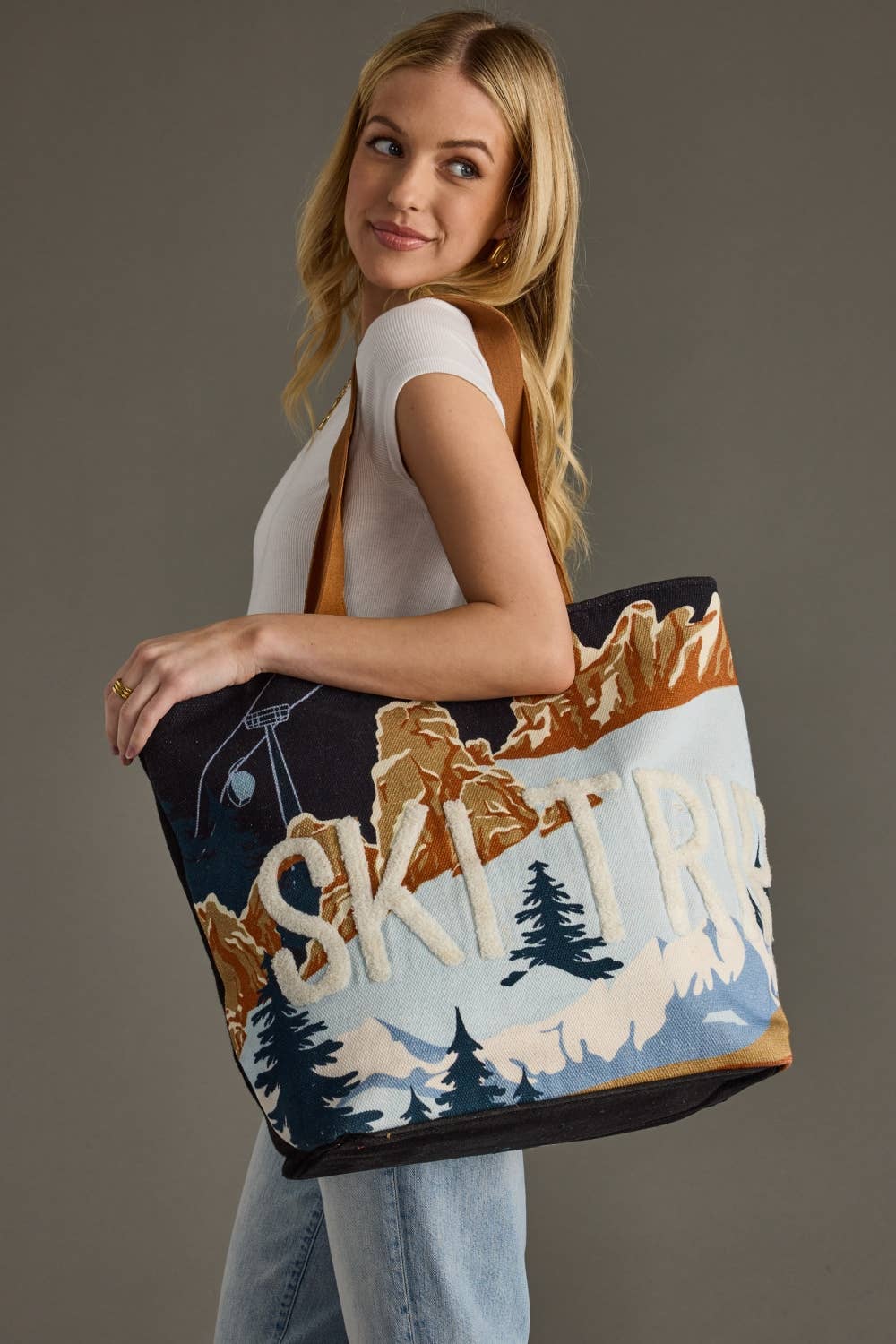 Dk. Blue Ski Trip Scene Tote